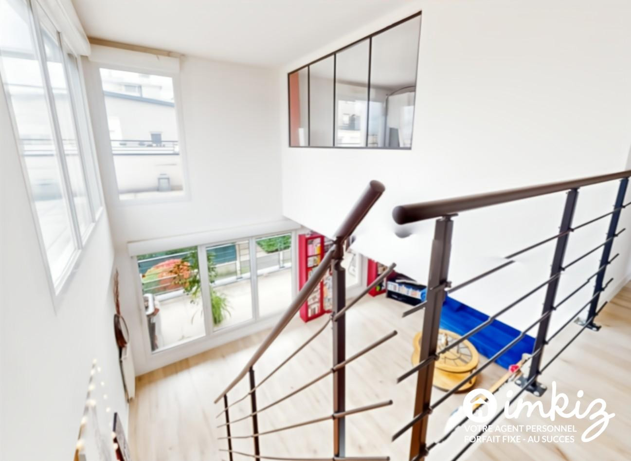 
                                                Vente
                                                 Duplex avec terrasses et balcon.