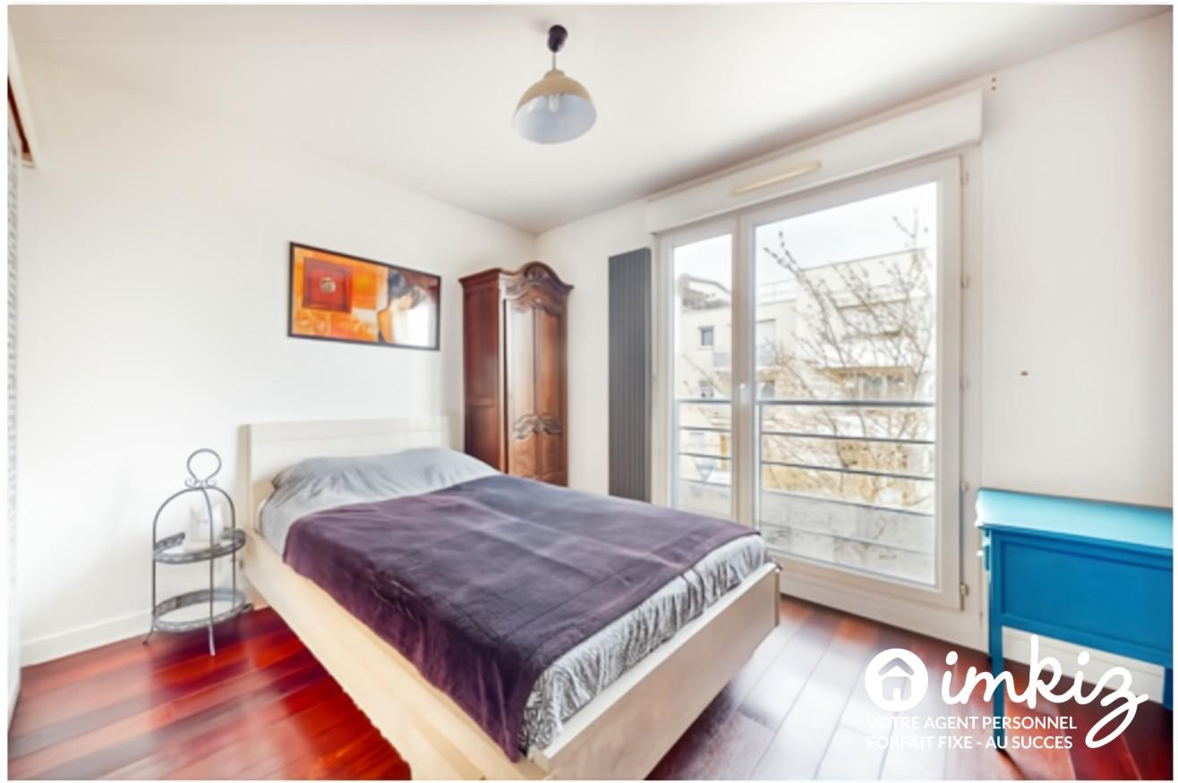 
                                                Vente
                                                 Duplex avec terrasses et balcon.