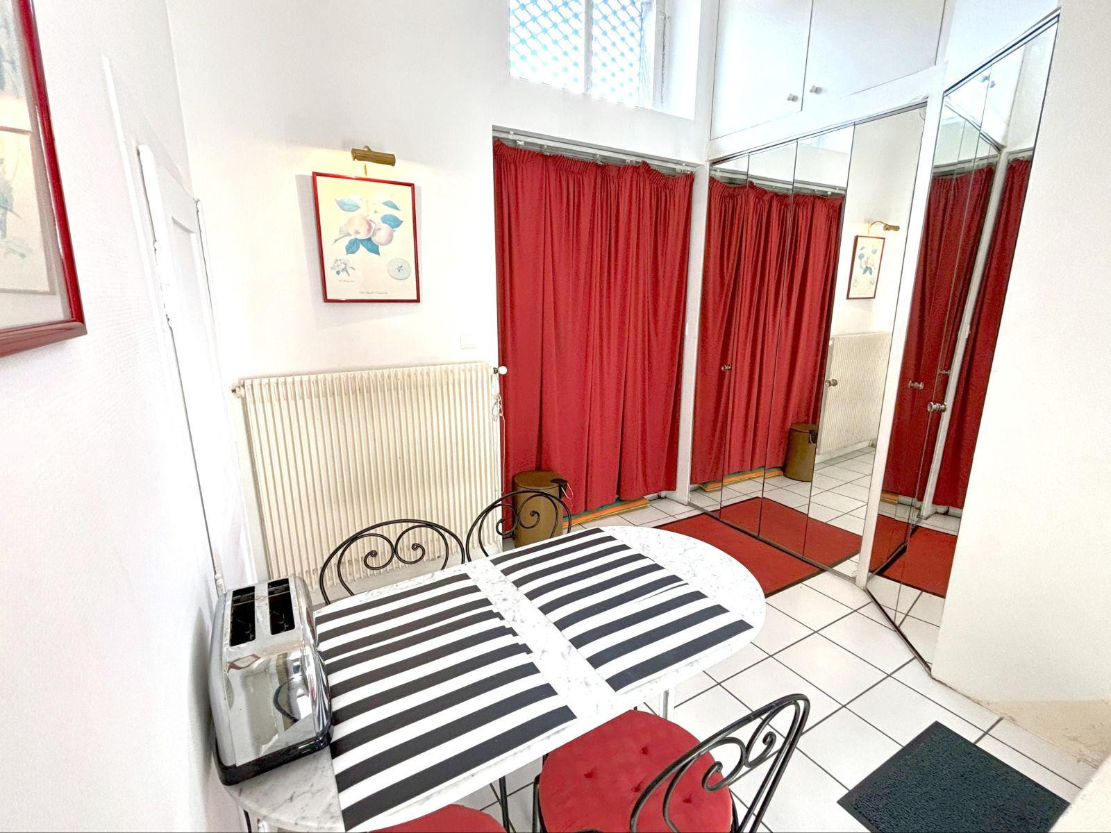 
                                                Location
                                                 Duplex chauffé et rénové en quartier résidentiel