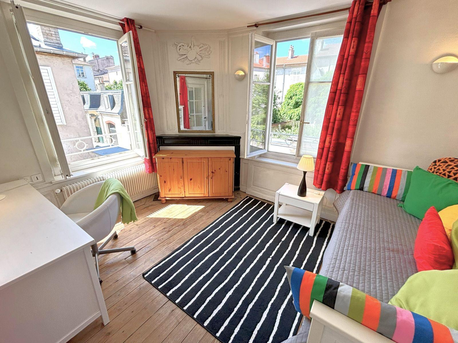 
                                                Location
                                                 Duplex chauffé et rénové en quartier résidentiel