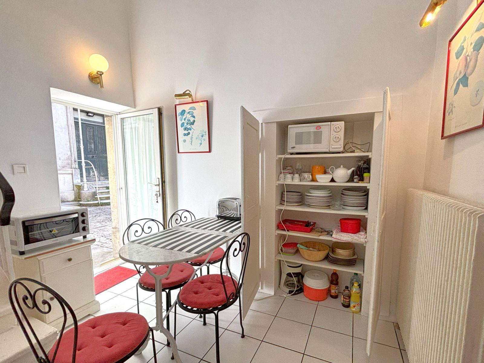 
                                                Location
                                                 Duplex chauffé et rénové en quartier résidentiel