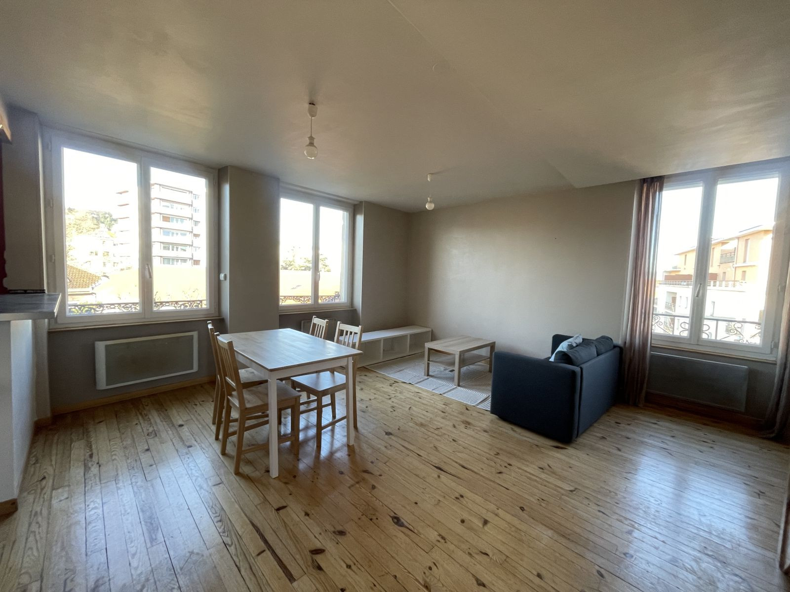 
                                                Location
                                                 Duplex cité du Design