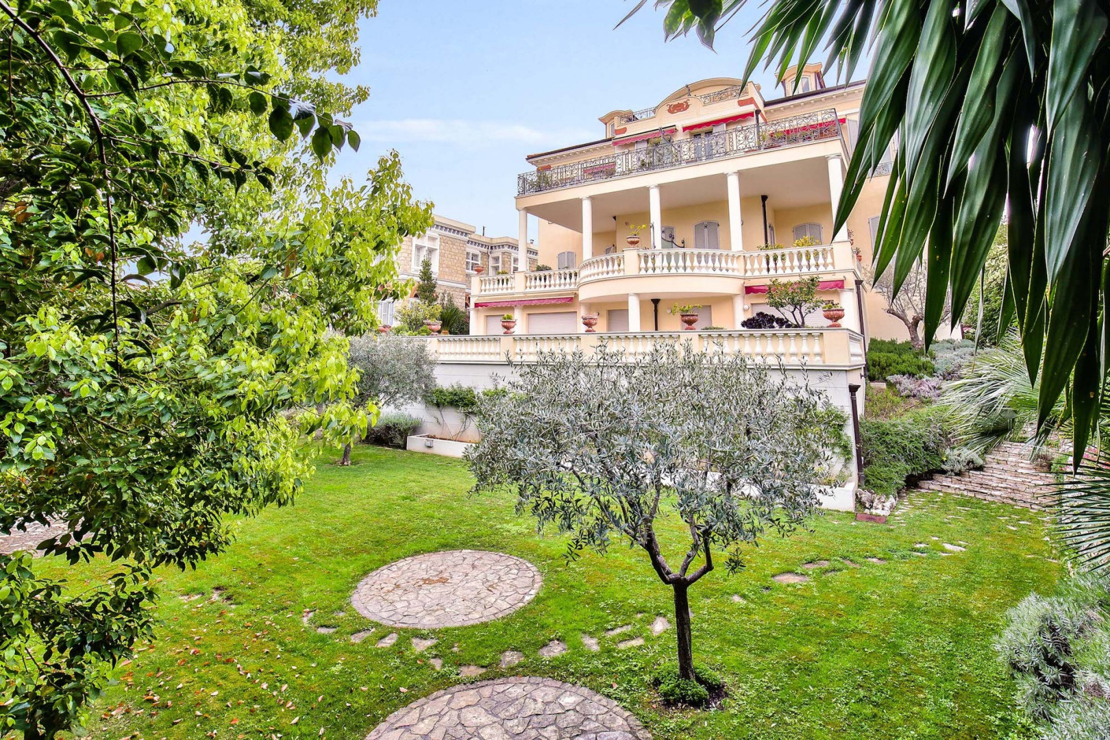 
                                                Vente
                                                 Duplex d’Exception à Cimiez