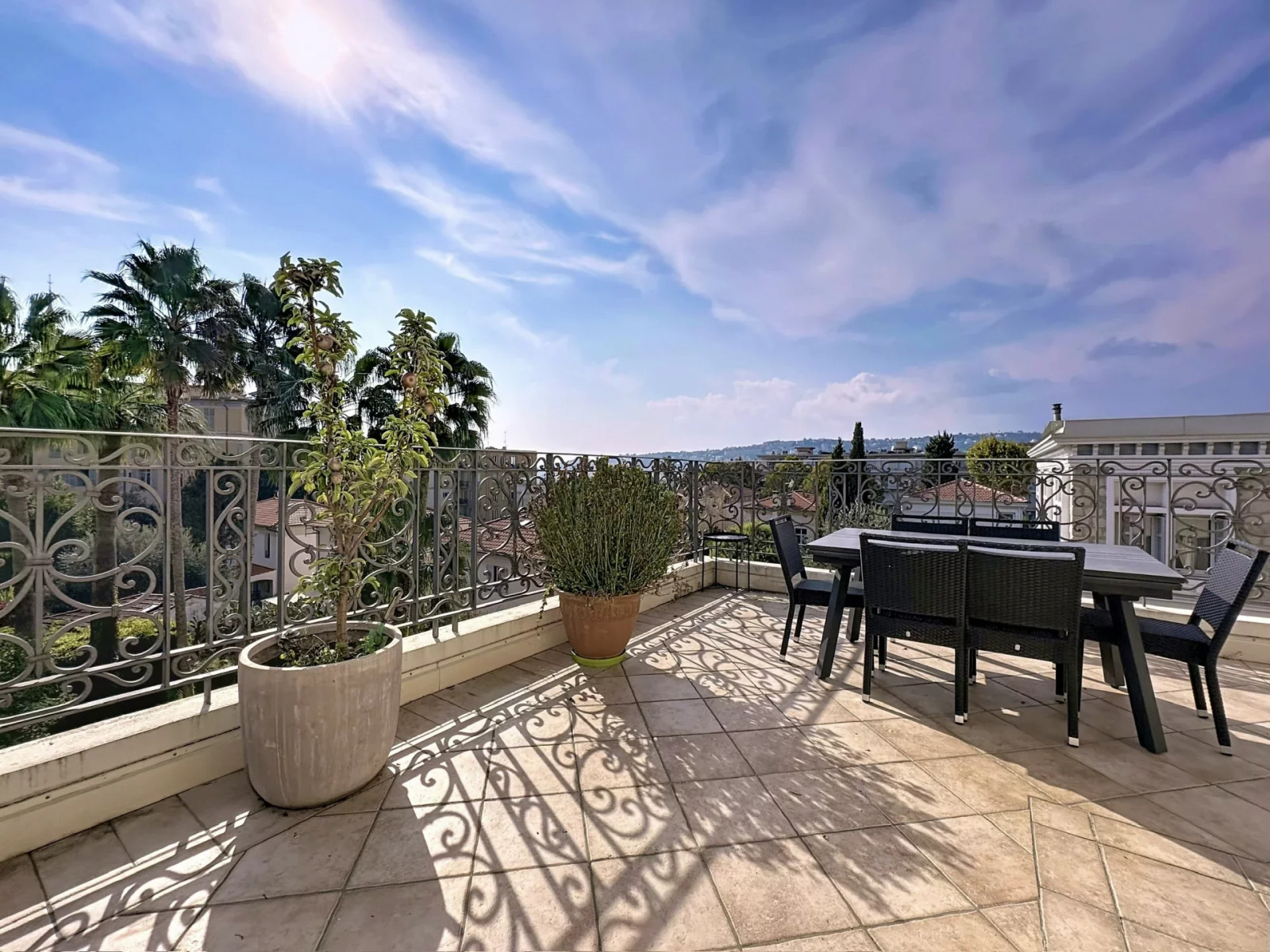 
                                                Vente
                                                 Duplex d’Exception à Cimiez avec Vue Mer Panoramique