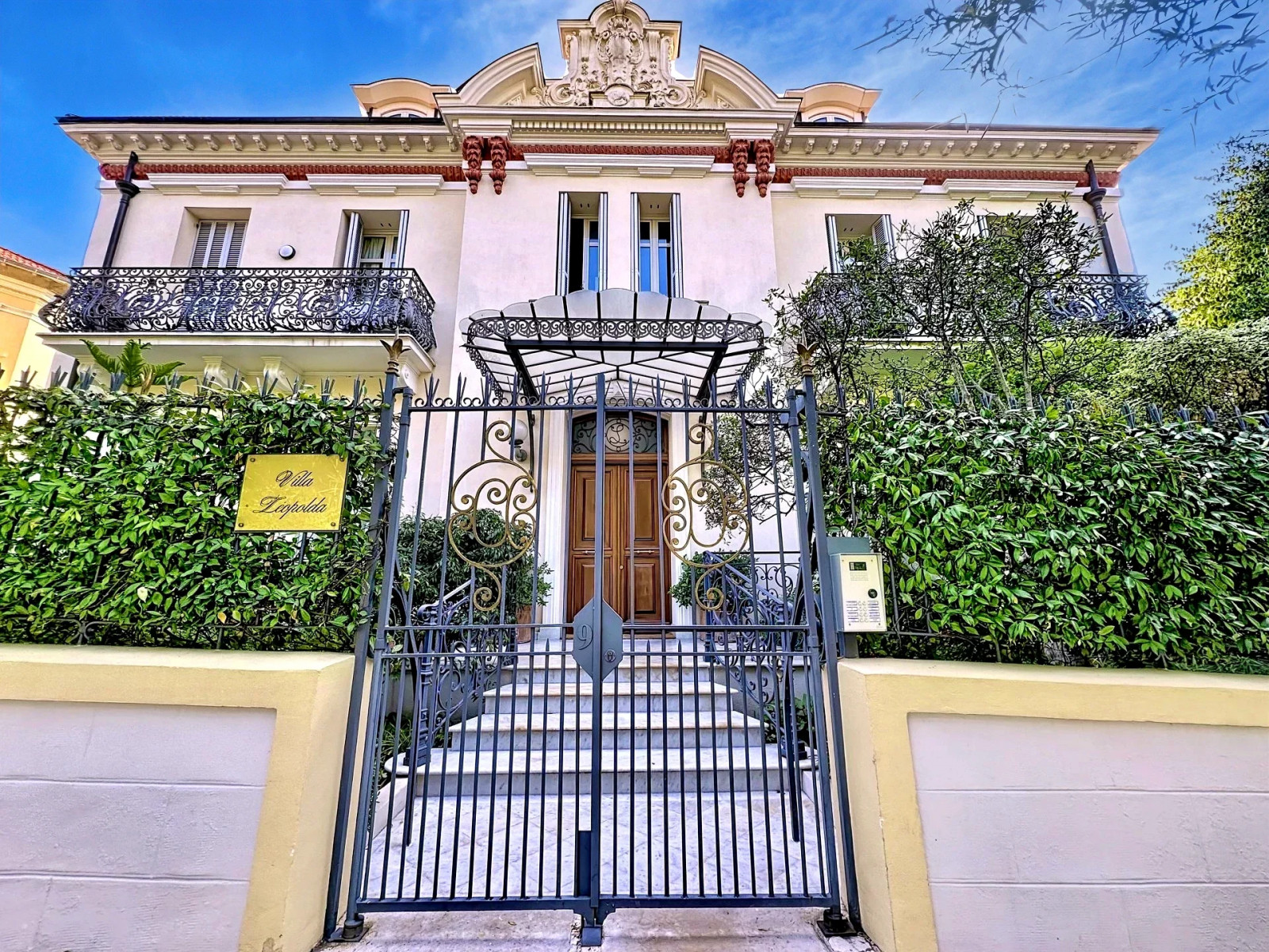 
                                                Vente
                                                 Duplex d’Exception à Cimiez avec Vue Mer Panoramique