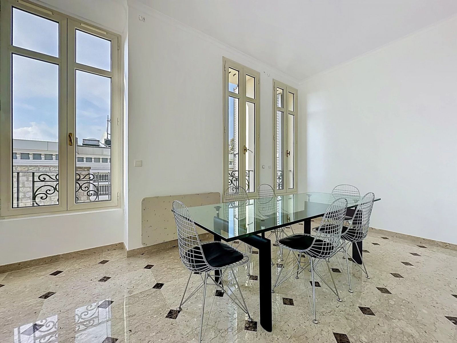 
                                                Vente
                                                 Duplex d’Exception à Cimiez avec Vue Mer Panoramique