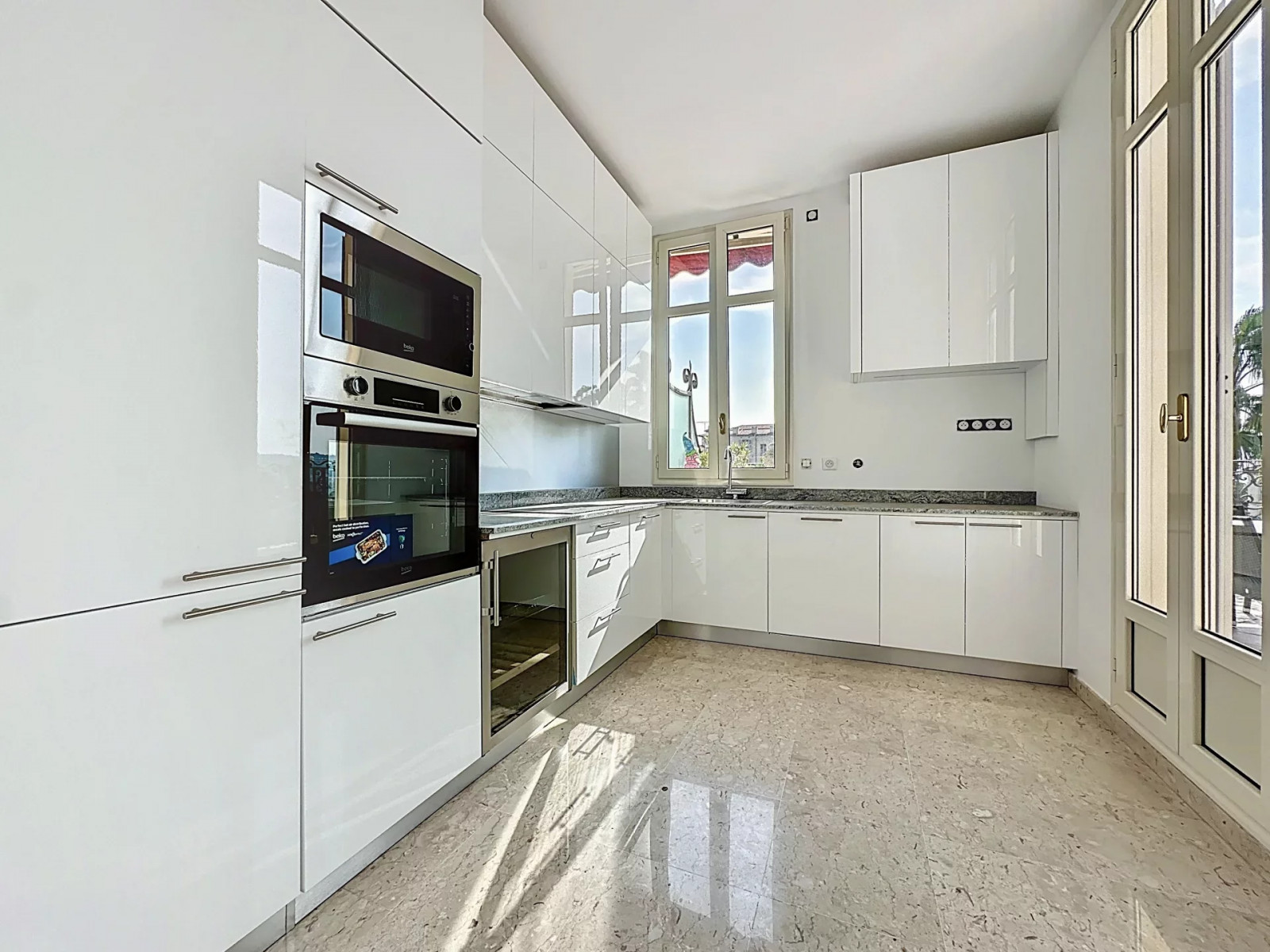 
                                                Vente
                                                 Duplex d’Exception à Cimiez avec Vue Mer Panoramique