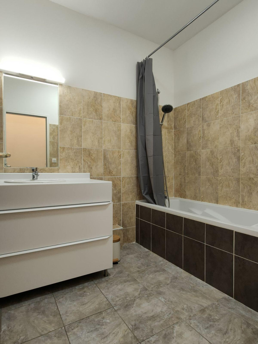 
                                                Location
                                                 Duplex dans résidence de 5 logements