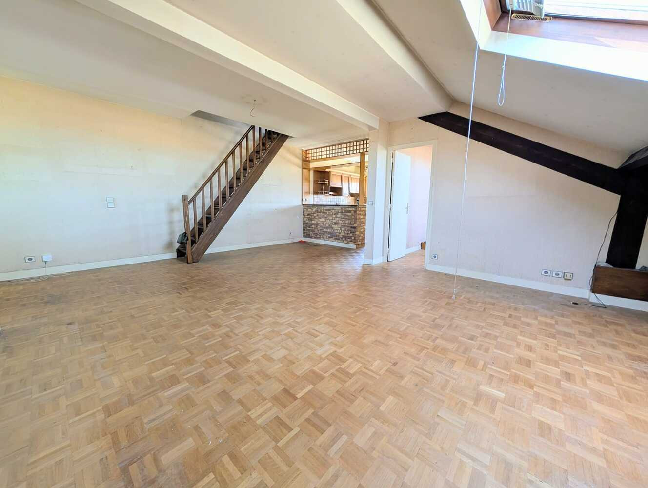 
                                                Vente
                                                 Duplex dernier étage à La Varenne