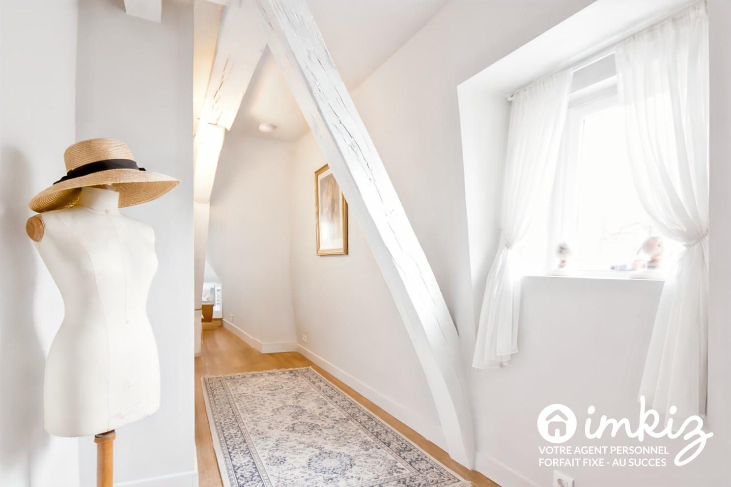 
                                                Vente
                                                 Duplex dernier étage centre historique