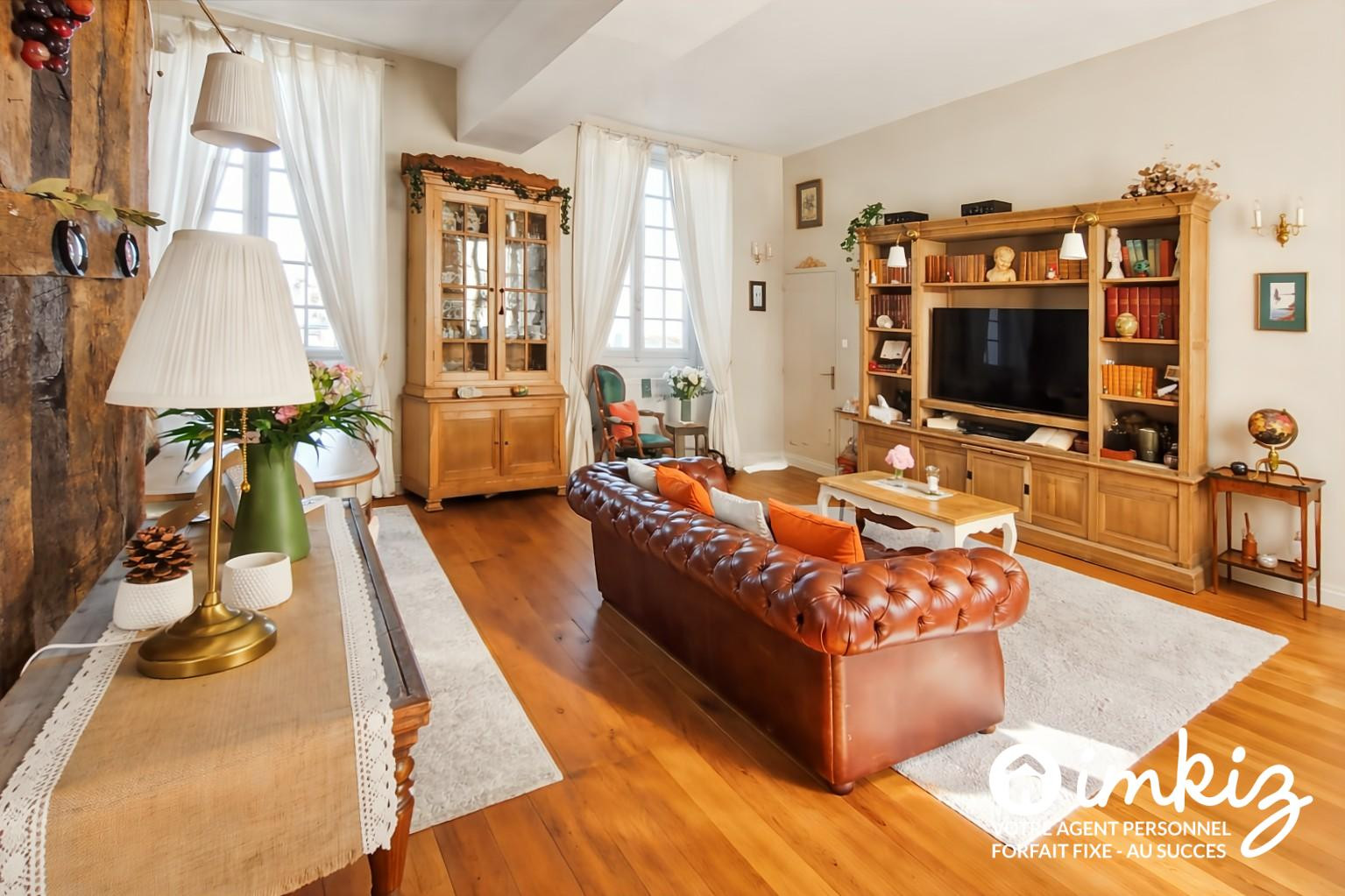 
                                                Vente
                                                 Duplex dernier étage centre historique