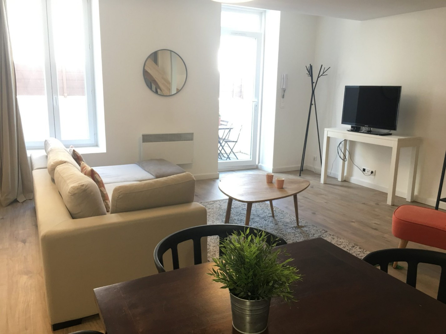 Location
                                                 DUPLEX EN VILLE avec extérieur