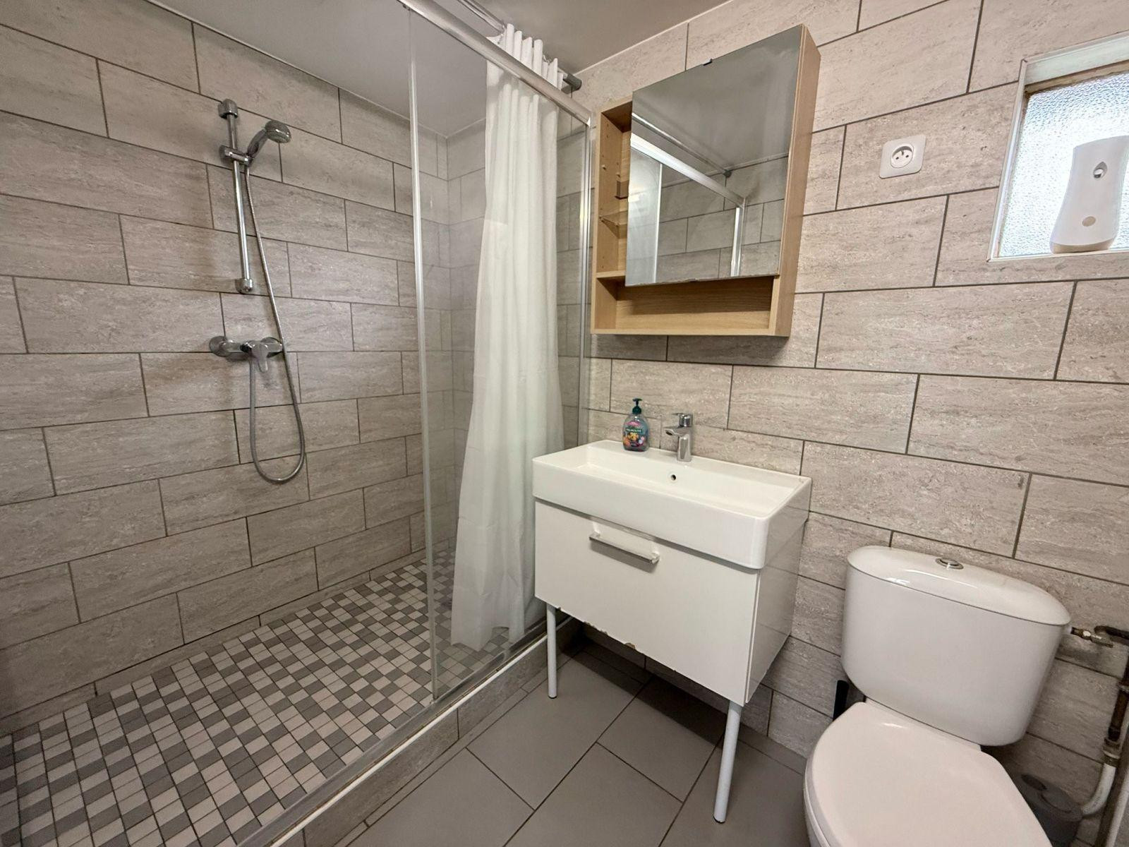 
                                                Location
                                                 Duplex F2 meublé dans rue calme