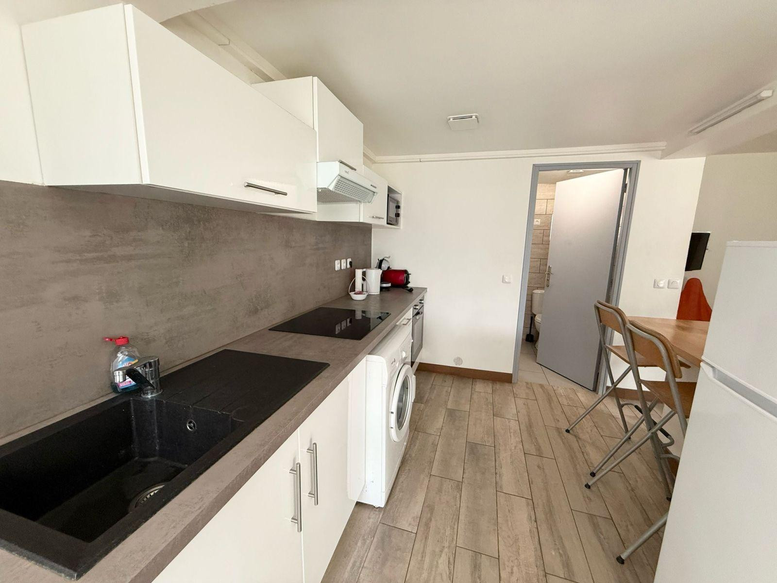 
                                                Location
                                                 Duplex F2 meublé dans rue calme