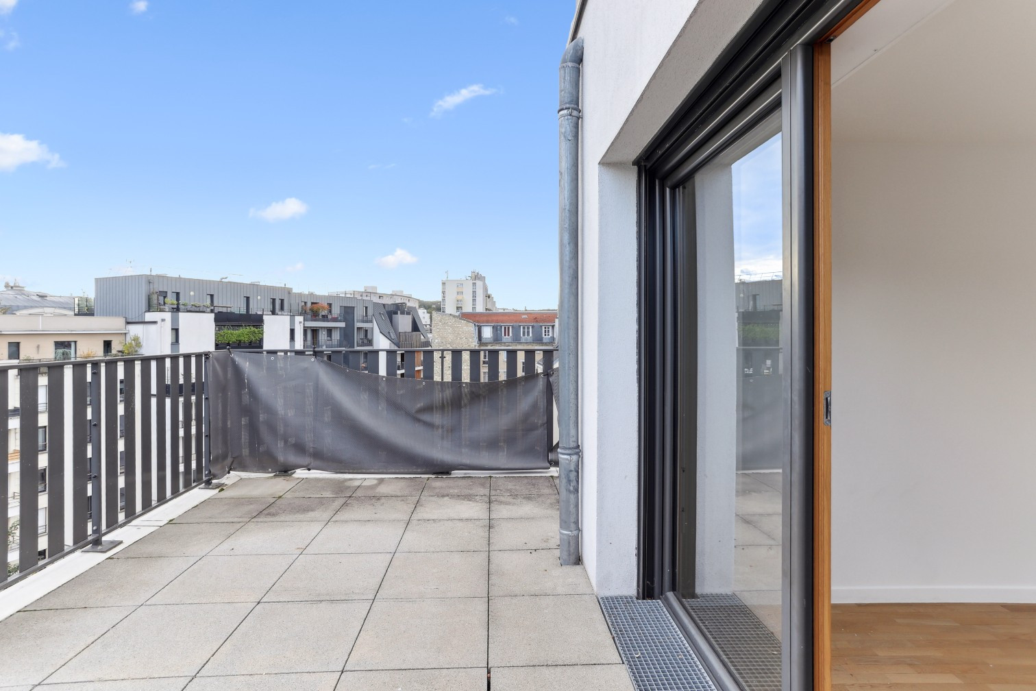 
                                                Vente
                                                 Duplex familial au dernier étage avec terrasse