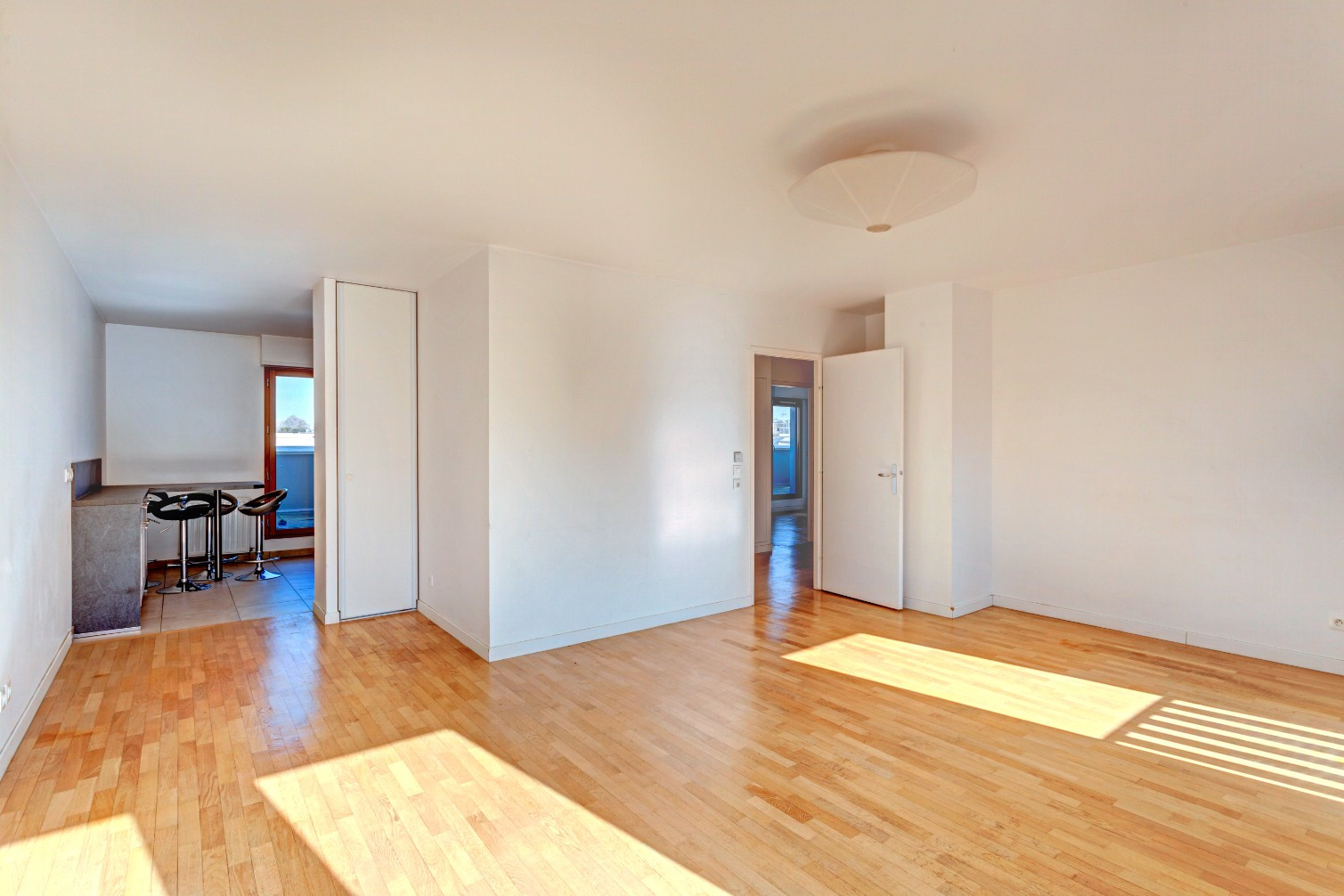 
                                                Vente
                                                 Duplex familial au dernier étage avec terrasses !