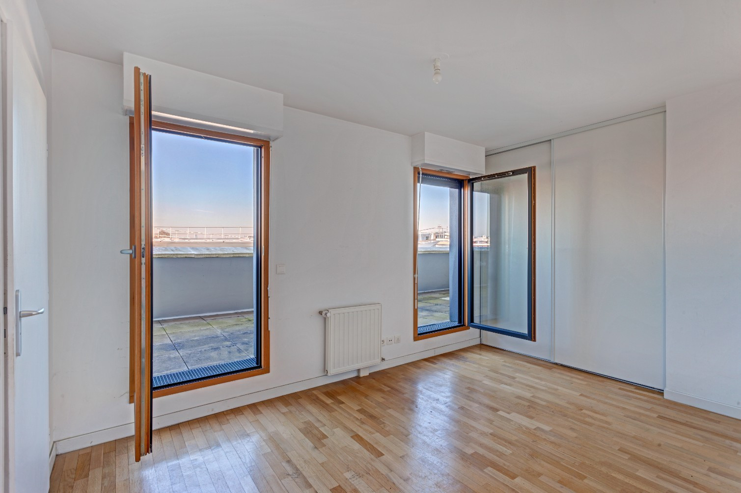 
                                                Vente
                                                 Duplex familial au dernier étage avec terrasses !