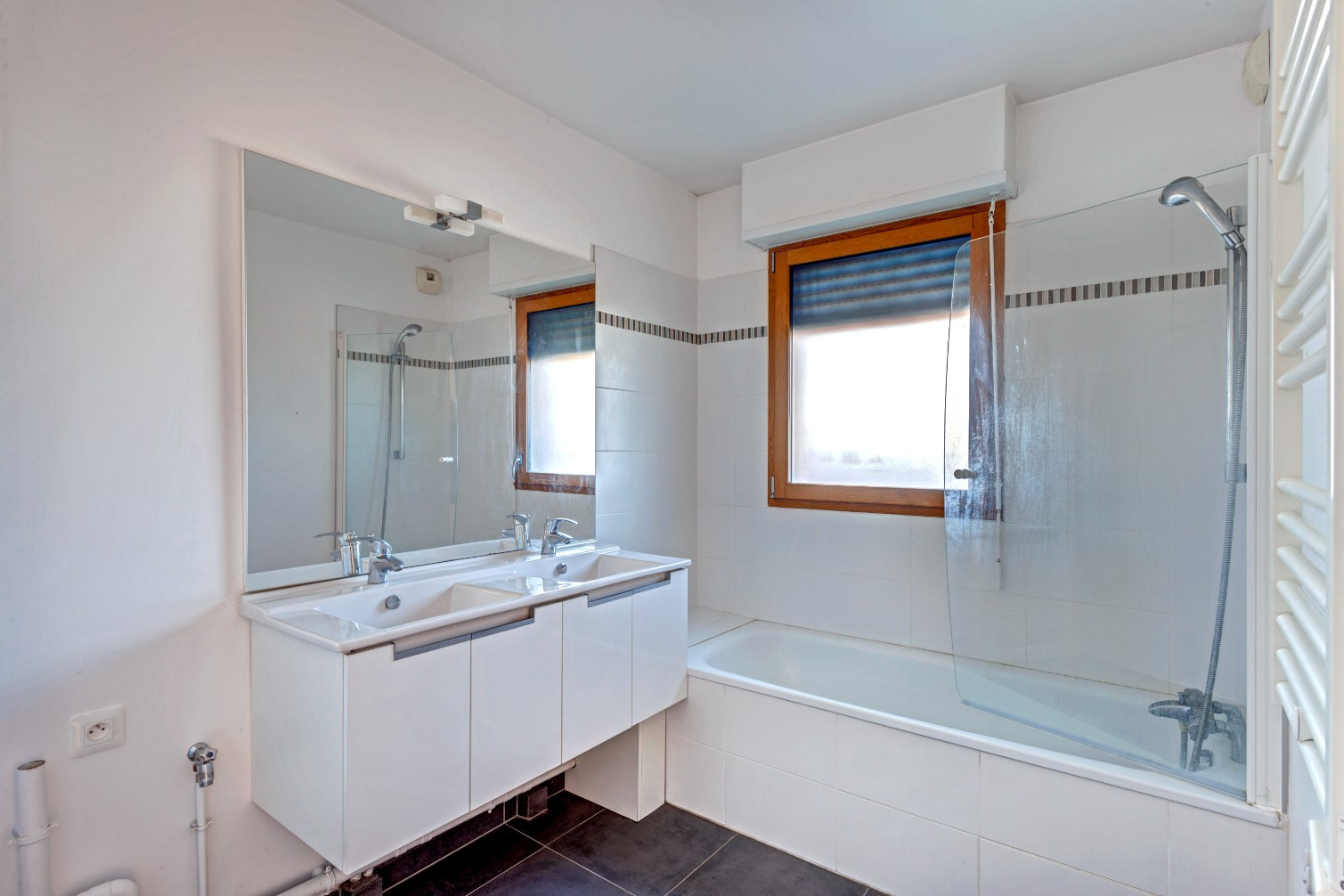 
                                                Vente
                                                 Duplex familial au dernier étage avec terrasses !