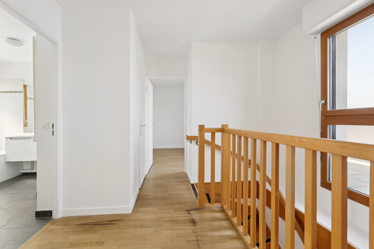 
                                                Vente
                                                 Duplex familial au dernier étage avec terrasses !