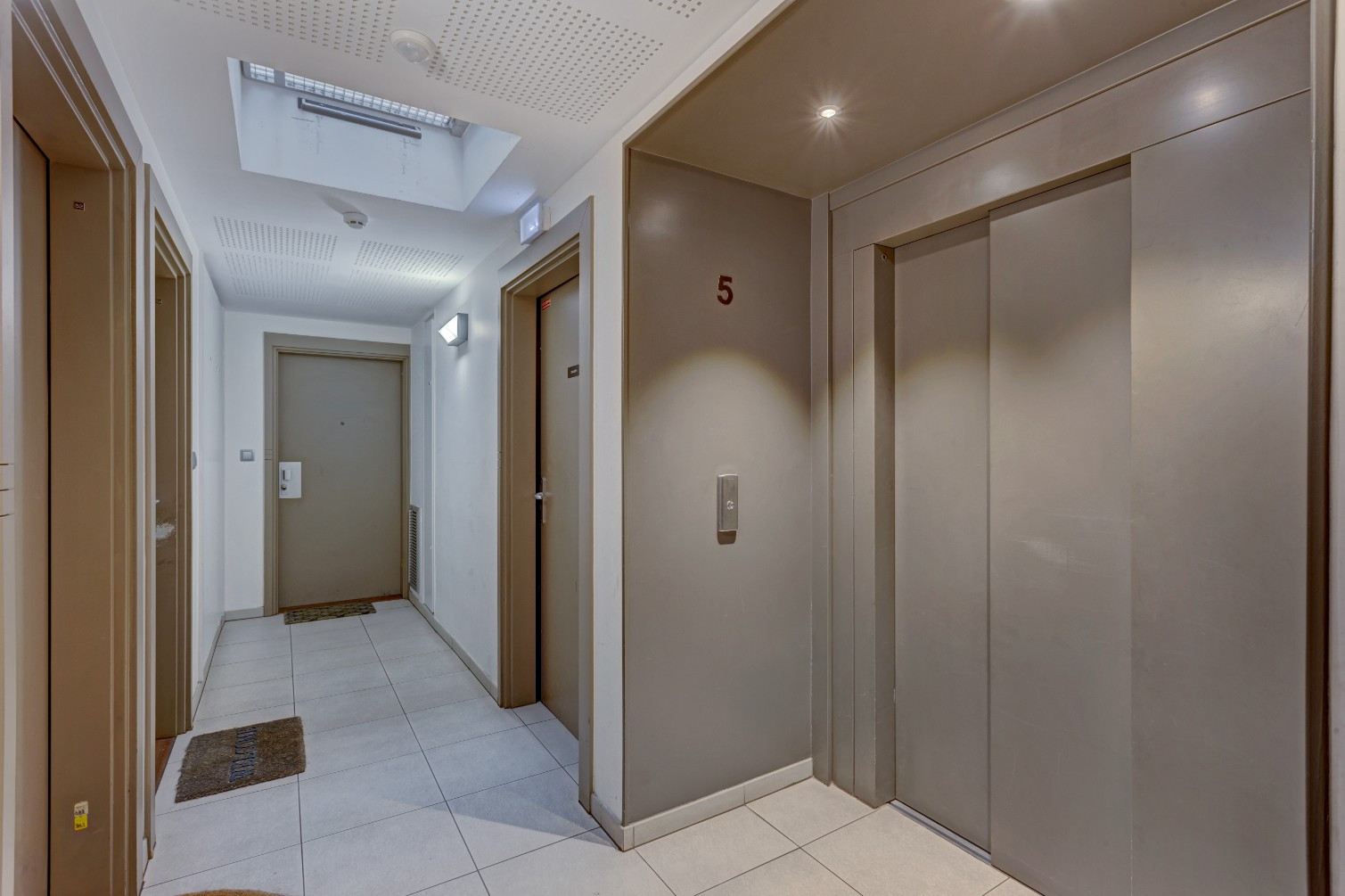 
                                                Vente
                                                 Duplex familial au dernier étage avec terrasse