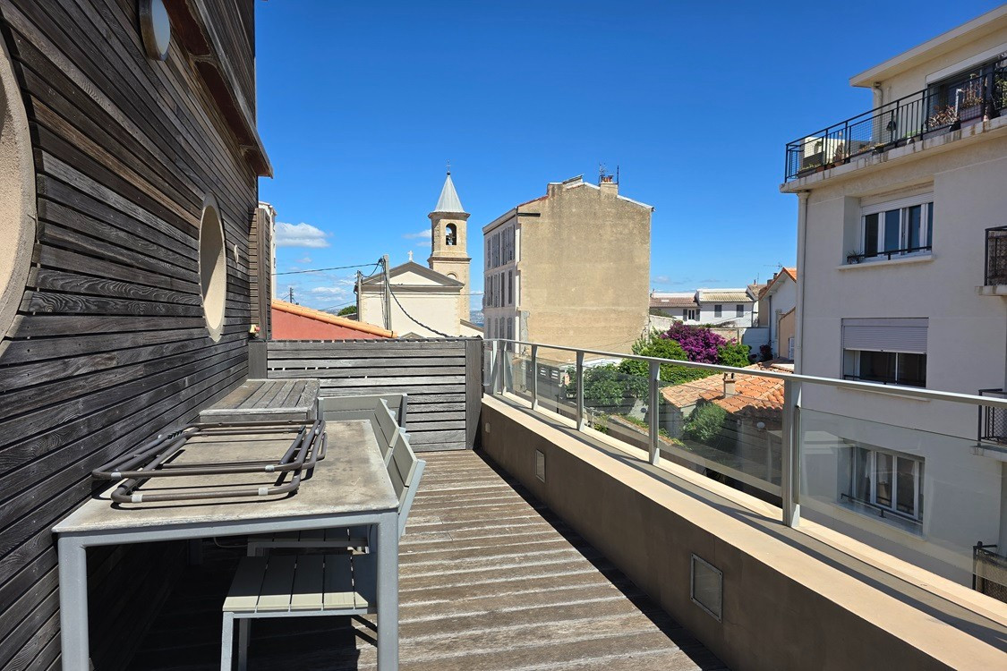 
                                                Location
                                                 Duplex Mer Endoume