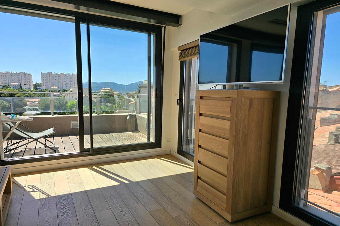 
                                                Location
                                                 Duplex Mer Endoume