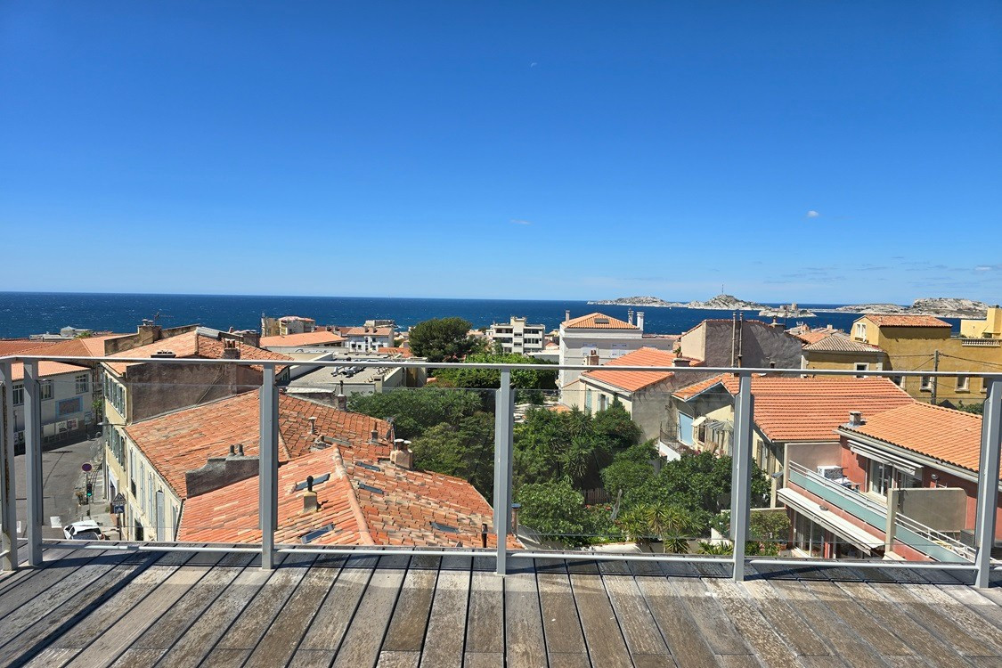 
                                                Location
                                                 Duplex Mer Endoume