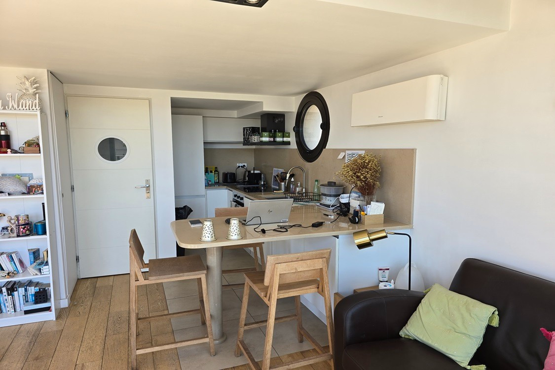 
                                                Location
                                                 Duplex Mer Endoume