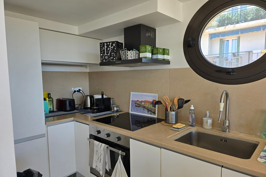 
                                                Location
                                                 Duplex Mer Endoume