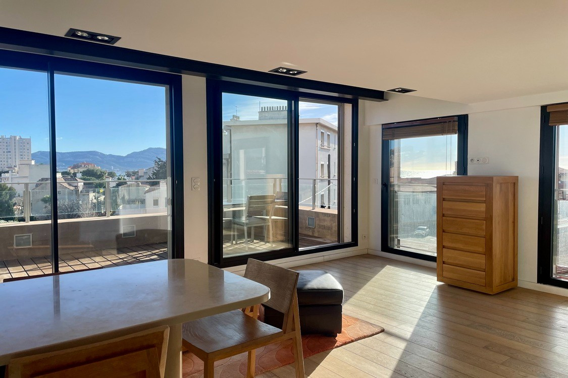 
                                                Location
                                                 Duplex Mer Endoume