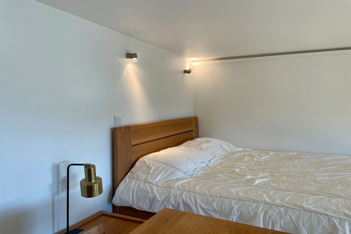 
                                                Location
                                                 Duplex Mer Endoume