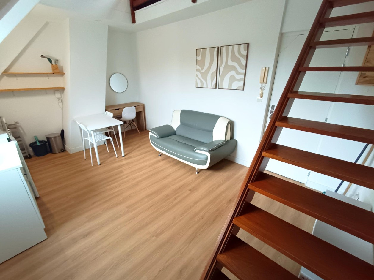 
                                                Location
                                                 DUPLEX MEUBLÉ AVEC PARKING