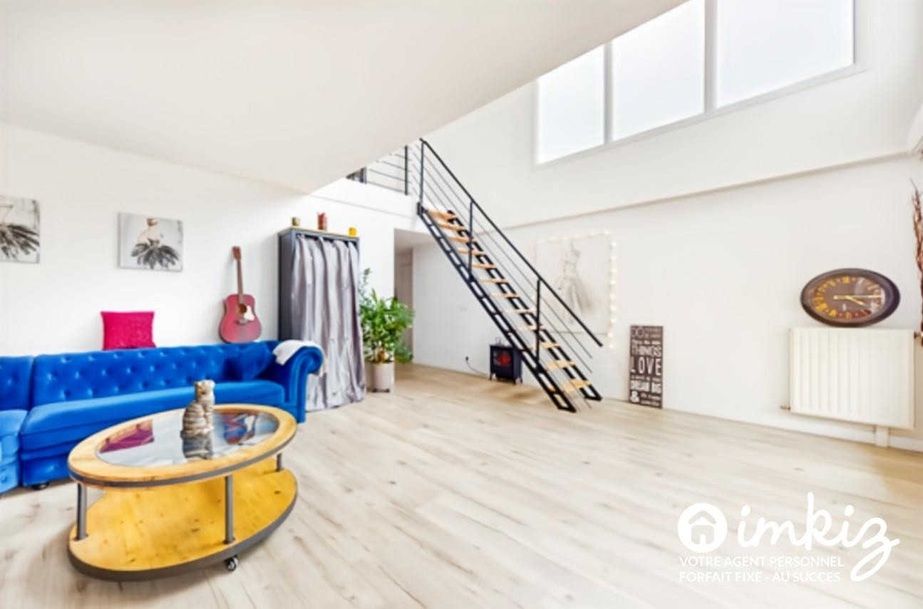 
                                                Vente
                                                 Duplex rooftop avec terrasses et balcon.