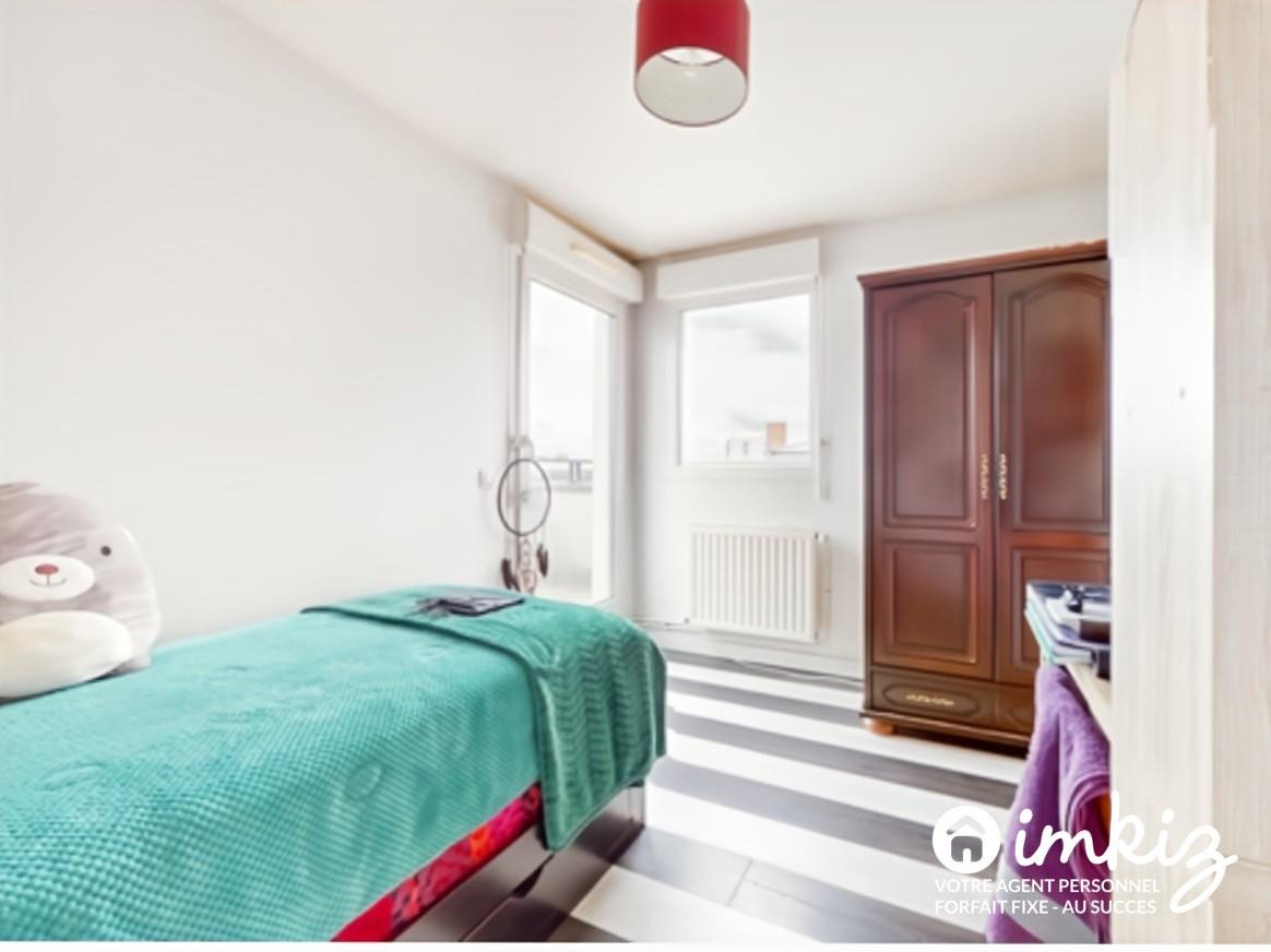 
                                                Vente
                                                 Duplex rooftop avec terrasses et balcon.