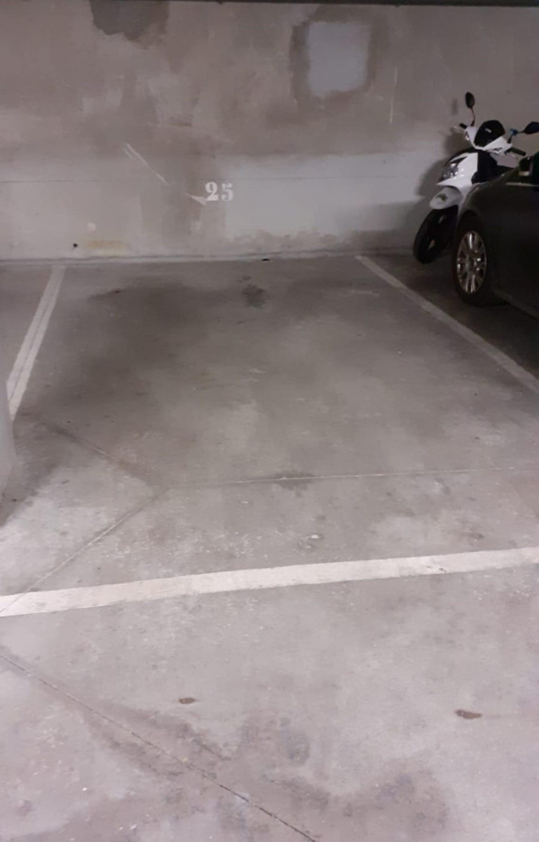 
                                                Vente
                                                 Duplex rooftop avec terrasses et balcon.