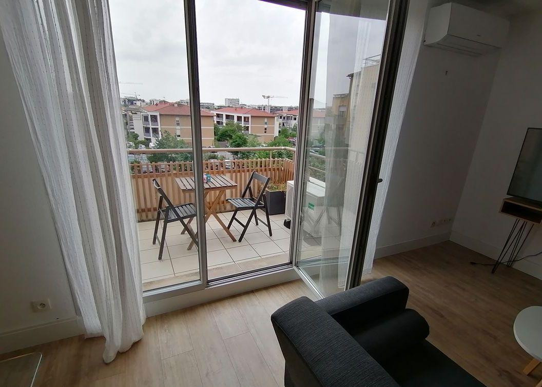 
                                                Location
                                                 Duplex T3 meublé de 71m² lumineux