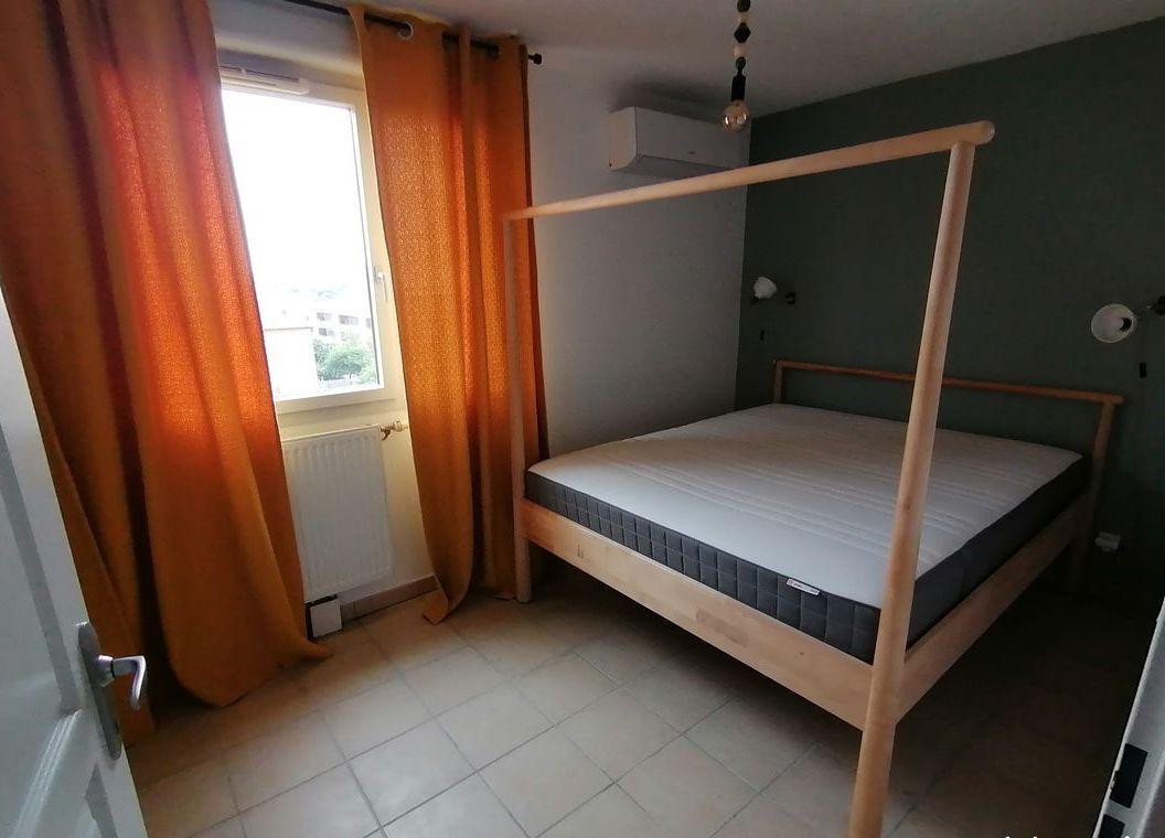 
                                                Location
                                                 Duplex T3 meublé de 71m² lumineux