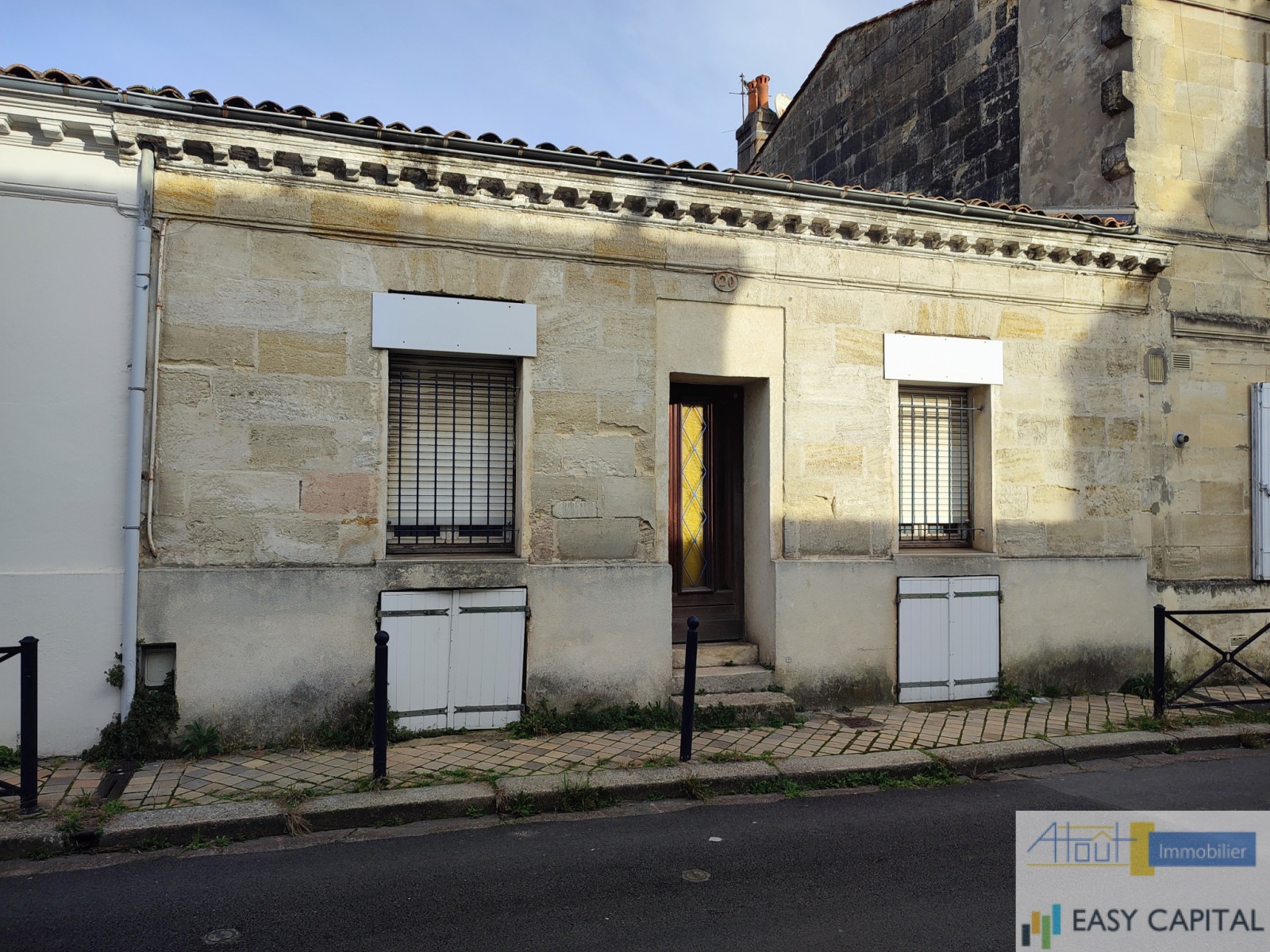 
                                                Vente
                                                 Echoppe avec jardin à rénover