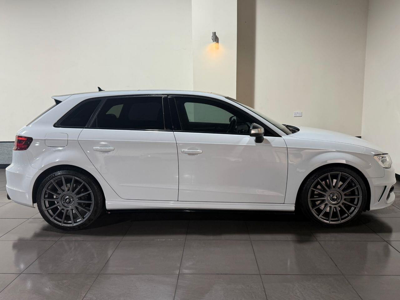 
                                                Voiture
                                                 ee