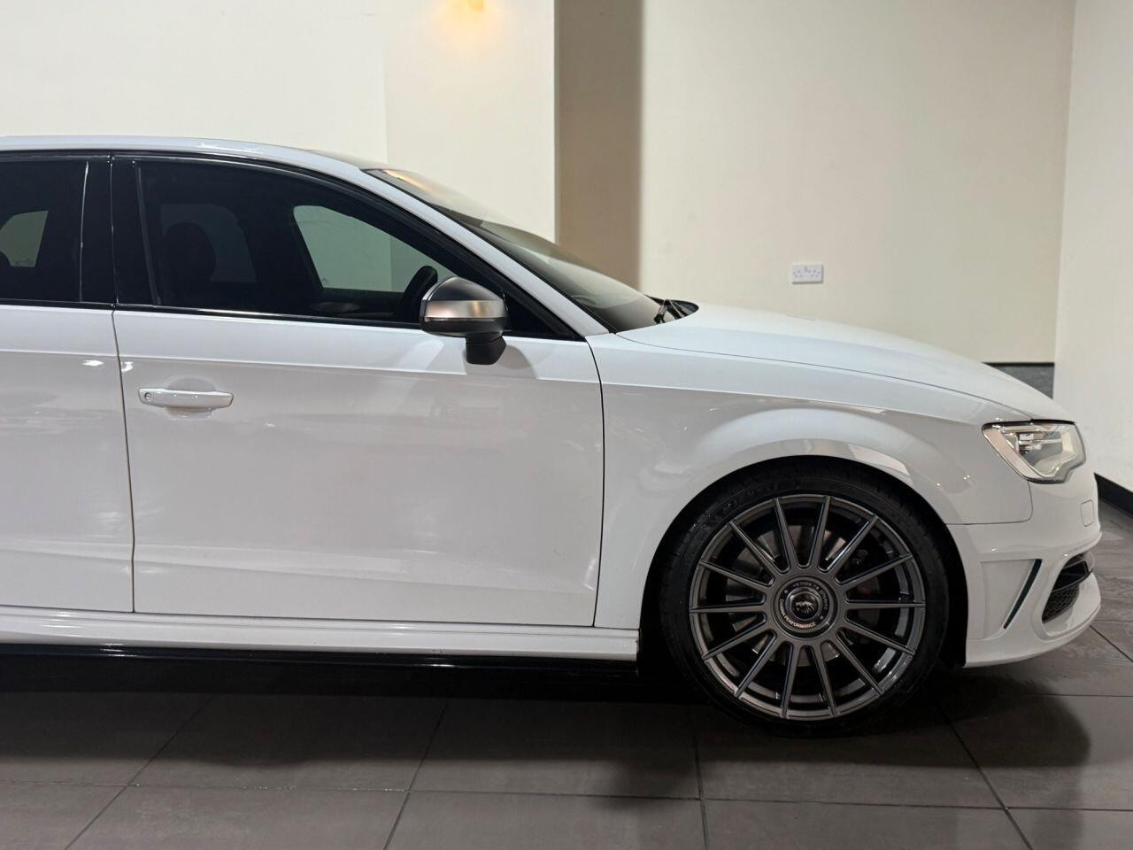 
                                                Voiture
                                                 ee