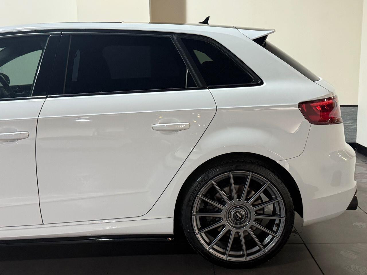 
                                                Voiture
                                                 ee