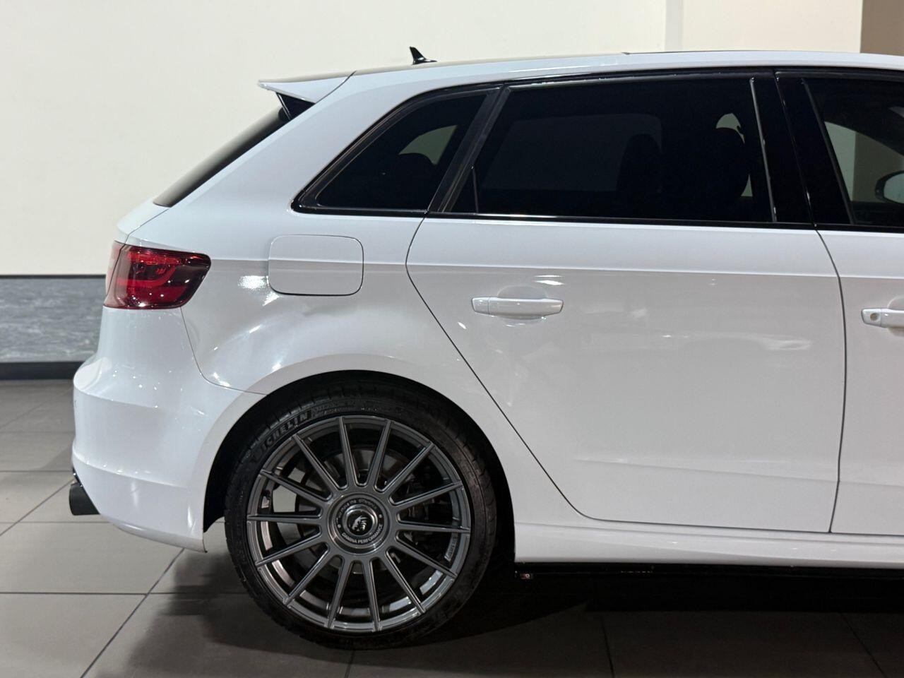 
                                                Voiture
                                                 ee