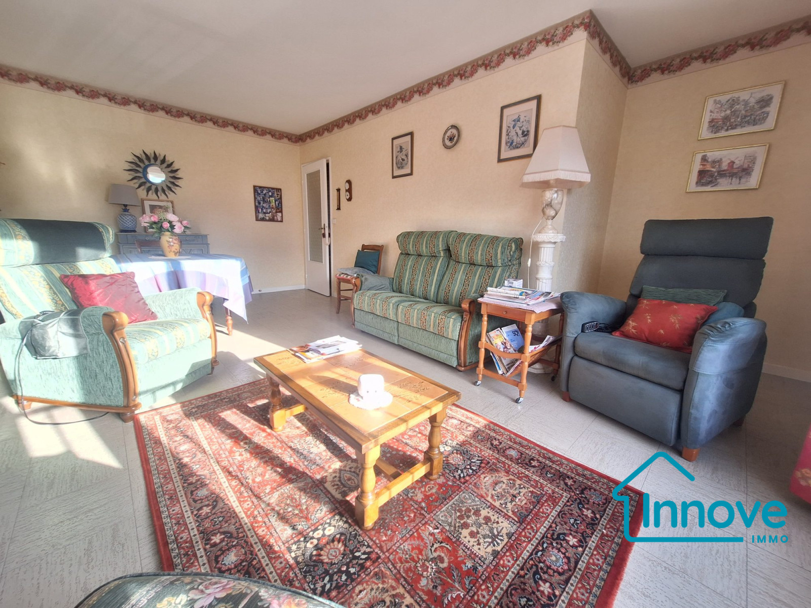 
                                                Vente
                                                 Elancourt : Maison récente avec 4 chambres/1 grenier aménageab