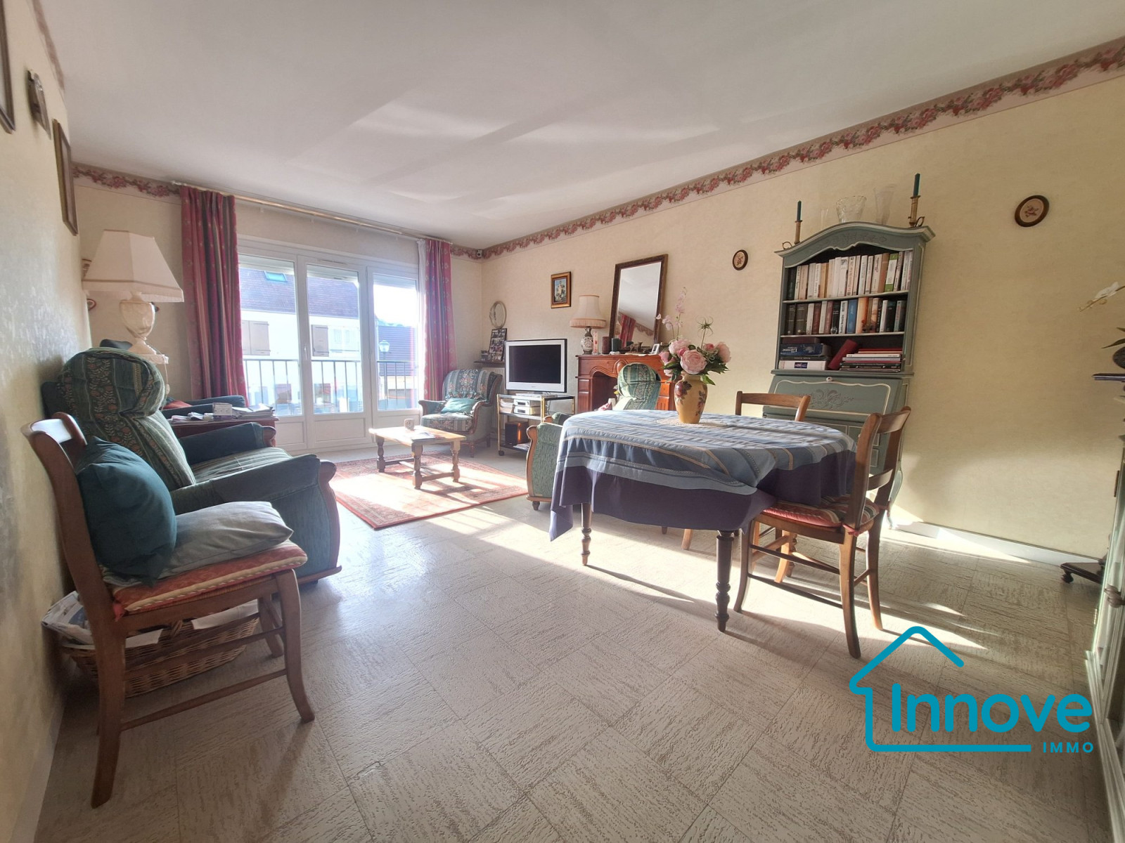 
                                                Vente
                                                 Elancourt : Maison récente avec 4 chambres/1 grenier aménageab