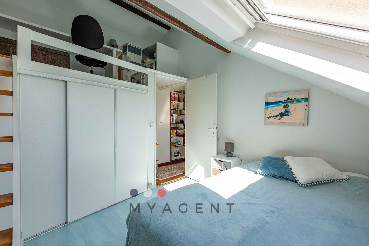 
                                                Vente
                                                 ÉLÉGANCE SOUS LES TOITS - PLACE DU COMMERCE