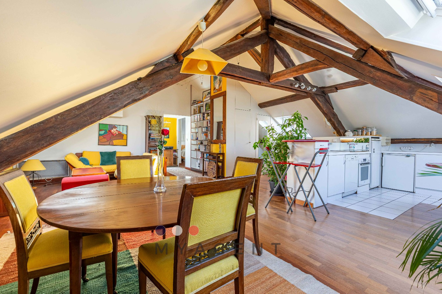 
                                                Vente
                                                 ÉLÉGANCE SOUS LES TOITS - PLACE DU COMMERCE