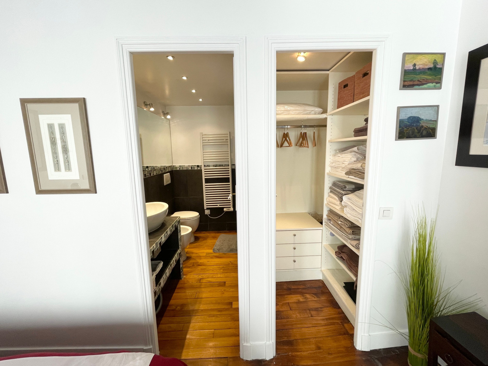 
                                                Location
                                                 Elegant 2-Bedroom Apartment in a Prime Location close to Place des Vosges (loyer tout inclus)
