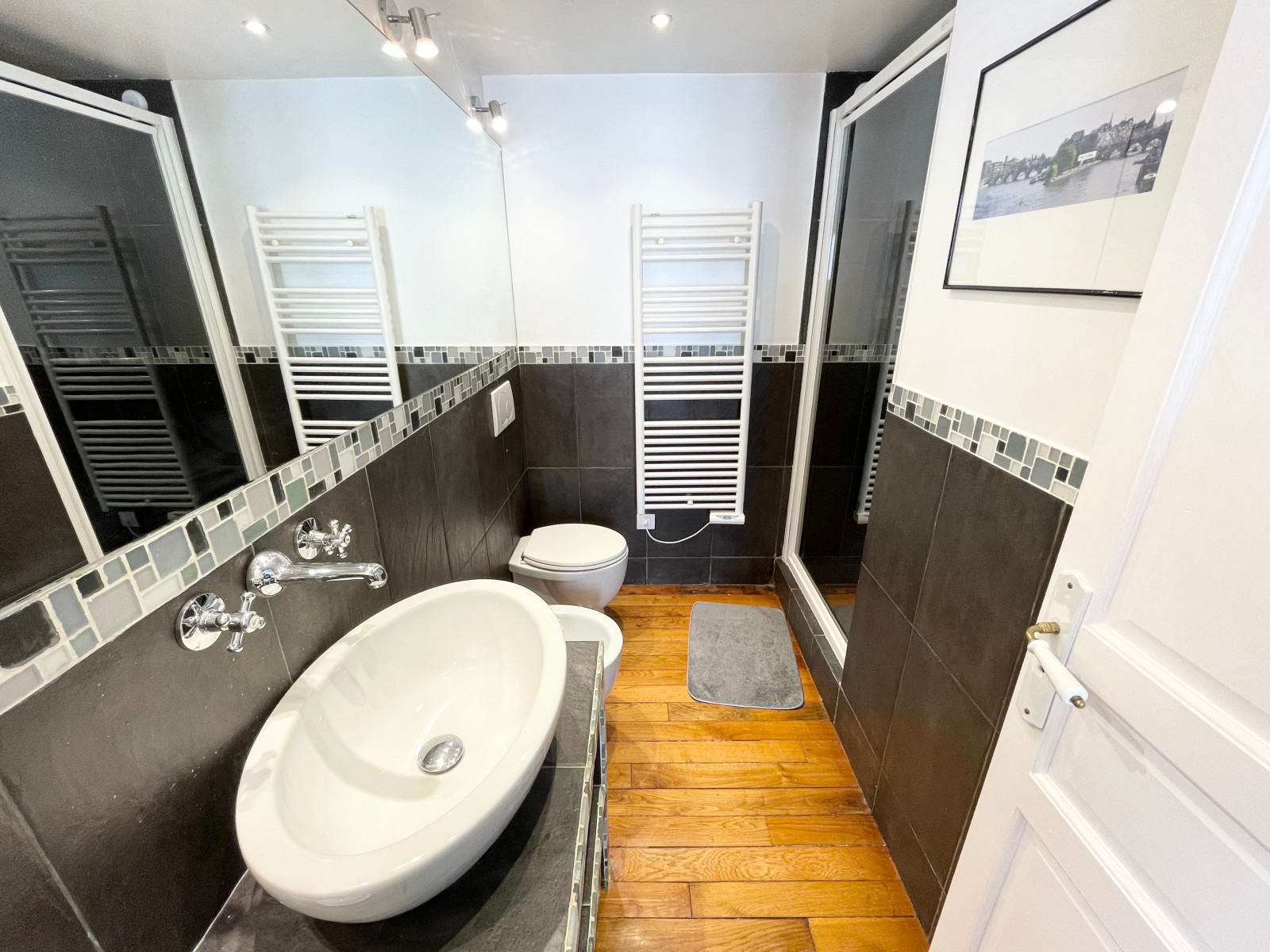 
                                                Location
                                                 Elegant 2-Bedroom Apartment in a Prime Location close to Place des Vosges (loyer tout inclus)