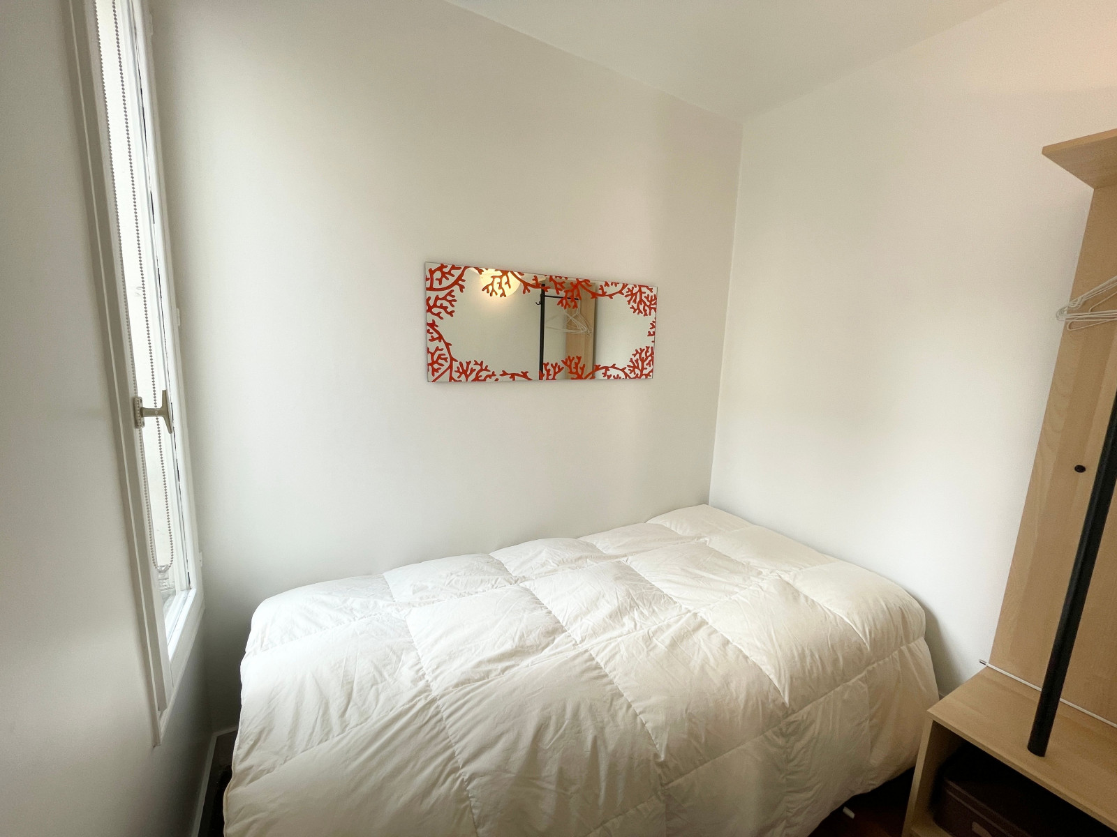 
                                                Location
                                                 Elegant 2-Bedroom Apartment in a Prime Location close to Place des Vosges (loyer tout inclus)