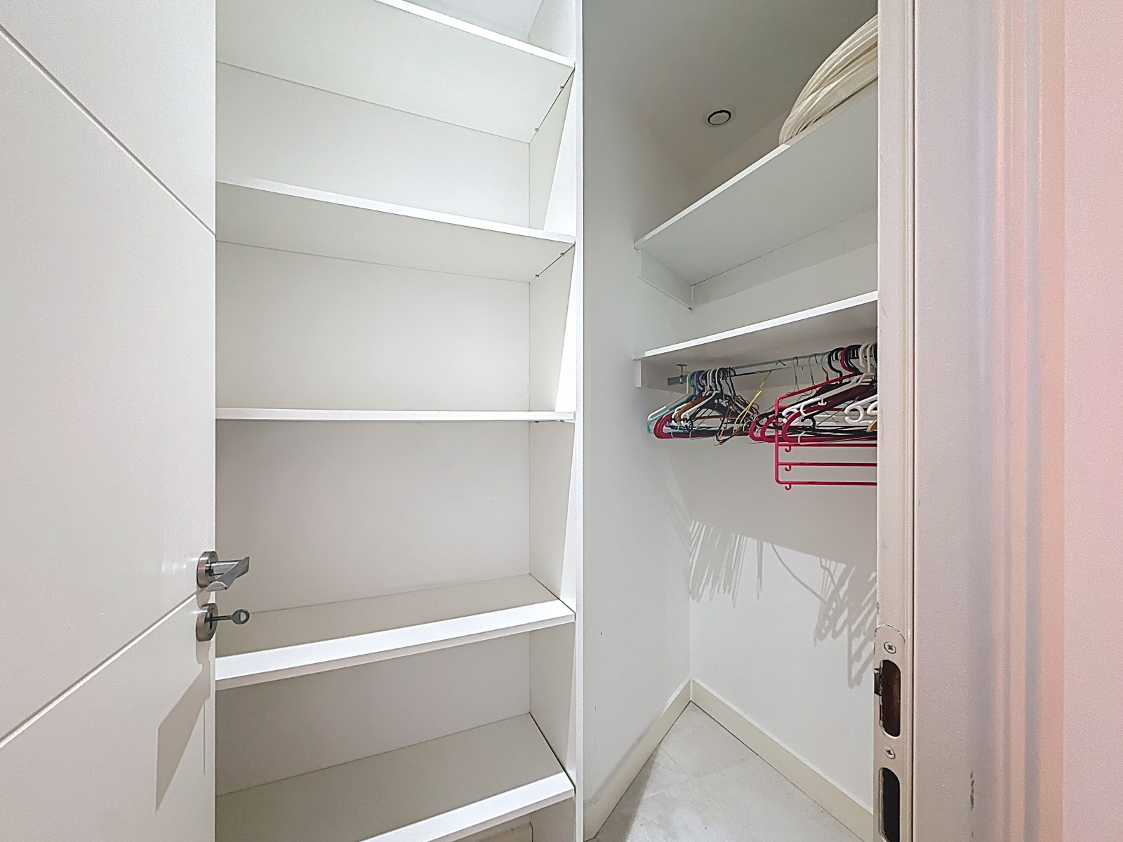 
                                                Vente
                                                 Élégant 2 pièces avec jardin privatif au cœur de Cimiez